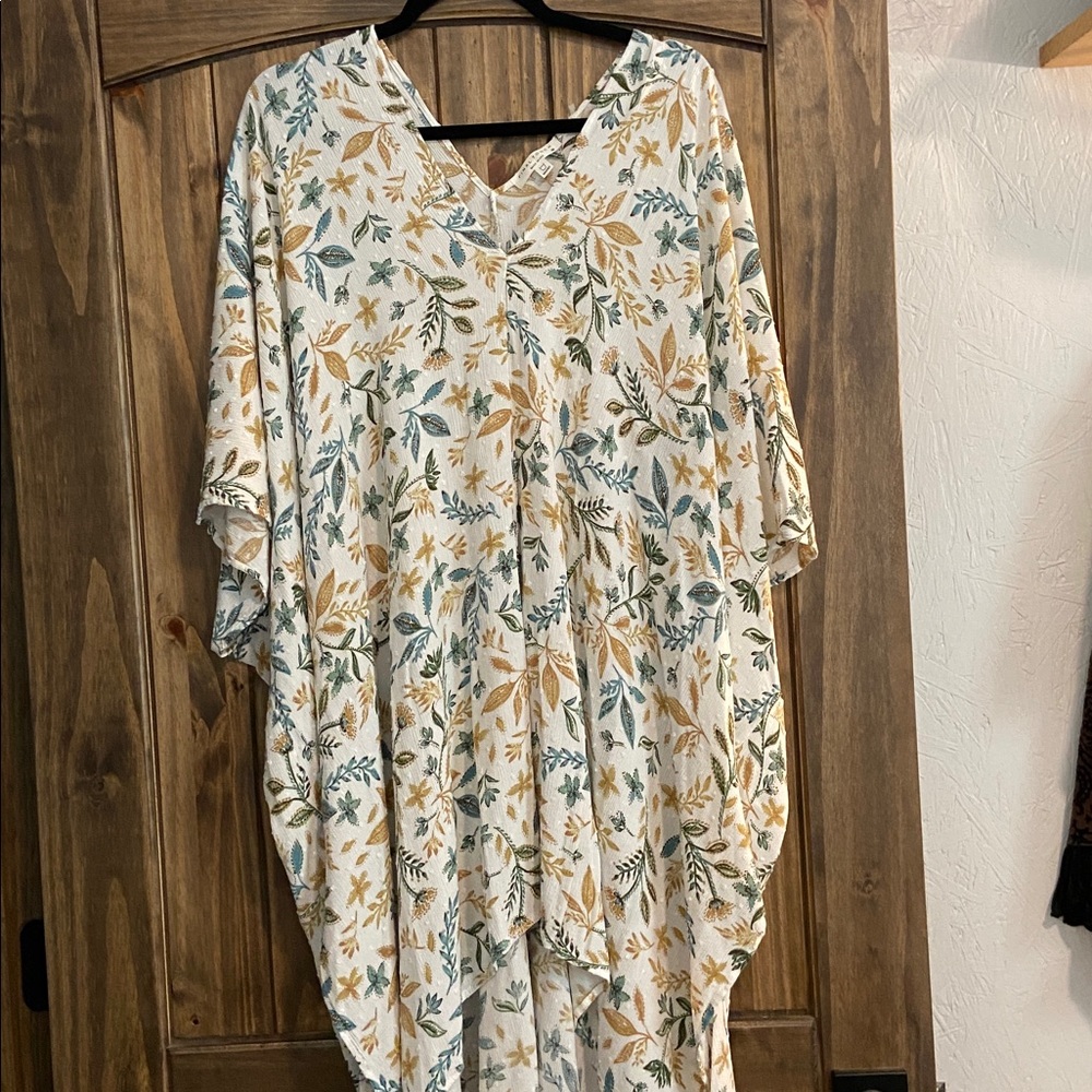 Final Touch Floral Patterned Poncho
